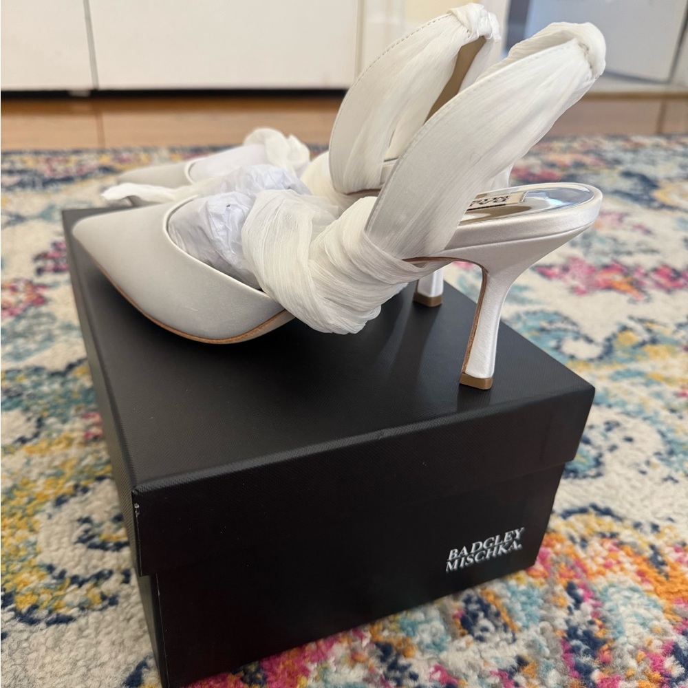 Badgley Mischka White Heels - Picture 3 of 3